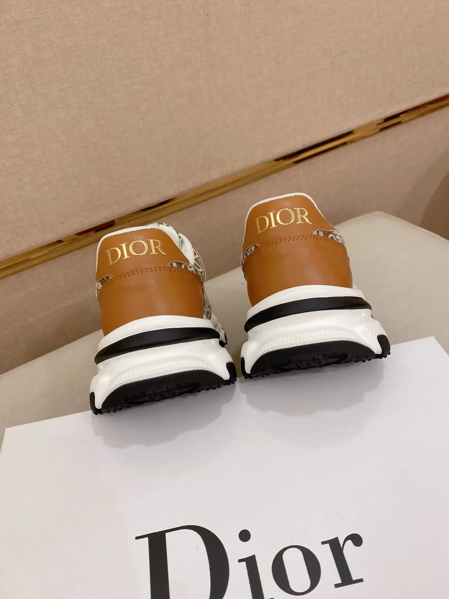 Men's clothing and shoes 442💰🇮🇹🇮🇹Dior d The new model is on sale at the same time at the counter. The upper 🇮🇹 is imported Italian first-layer cowhide, and the lining is fully imported sheepskin 💪💪. It is a complete 1⃣️ to 1⃣️ replica 🇮🇹💪💪, ⚠ Sole: The original sole is specially provided by the original factory. The exclusive movable molded sole is super comfortable. ⚠Original factory single goods, 🔍🔍high quality, you can enter and leave the counter at will, welcome to compare⚠. Code number: 38-44. Can be customized for 45 non-refundable.